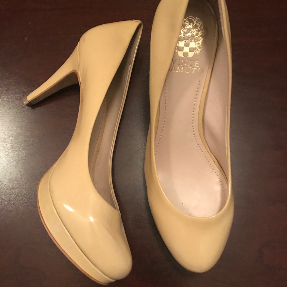 EUC Vince camuto Nude pumps